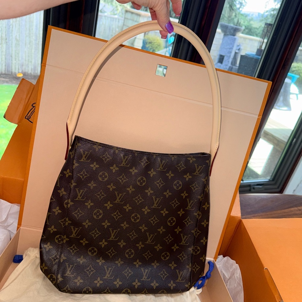 Louis Vuitton vintage 2001 Monogram looping Louis V installed NEW interior&Strap